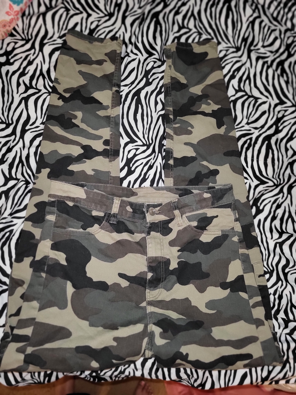 Woman Green Camo Slim Fit Pants